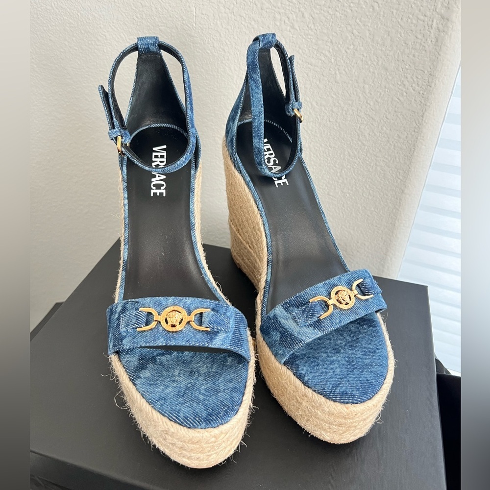 NEW VERSACE ‘95 Medusa Crystals Denim Barocco Print Platform Wedge Sandals 41 - Picture 9 of 16